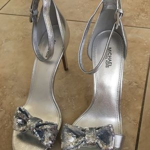 Michael Kors bow heel